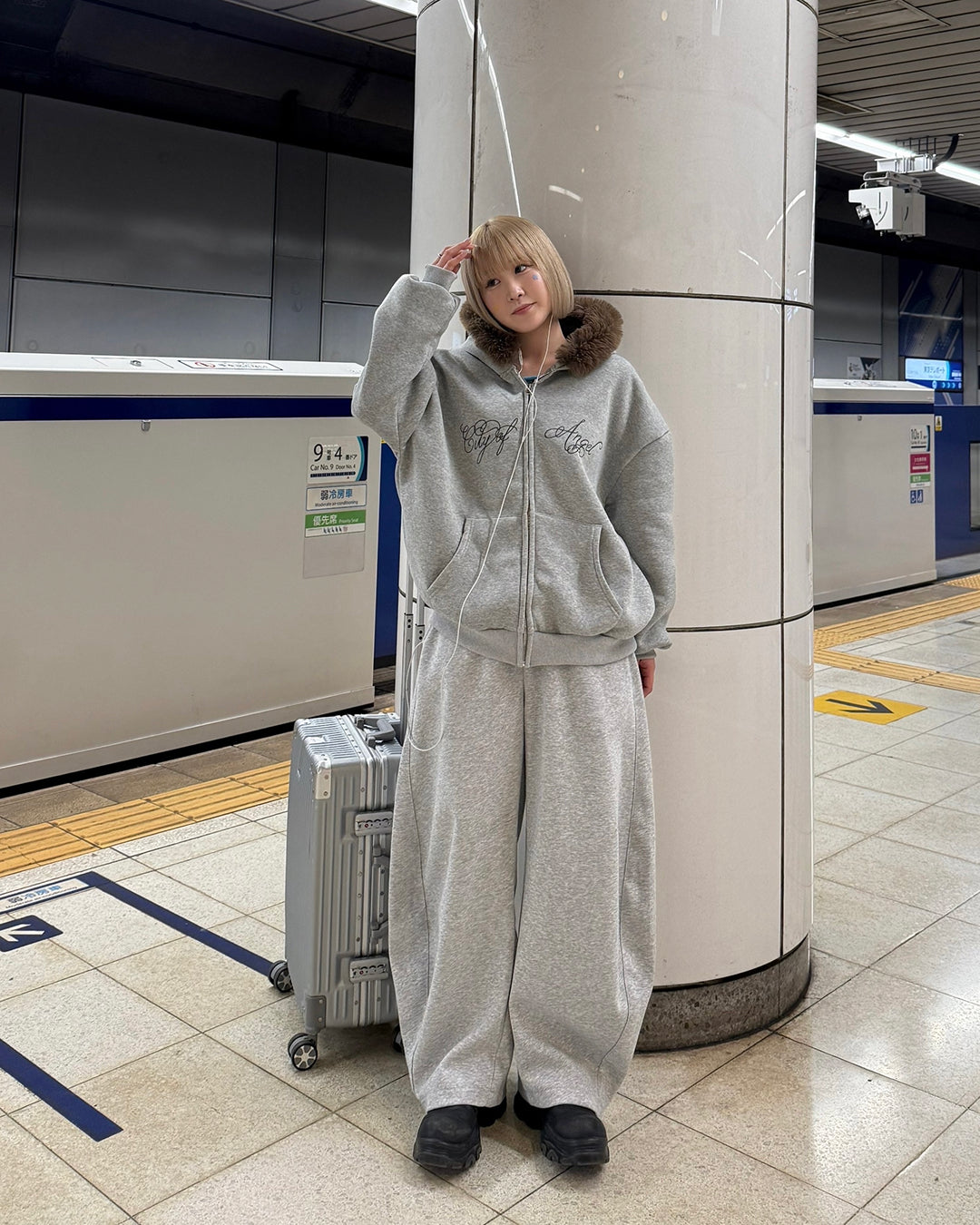 ルーズシルエットファージップアップフーディ
KC0180