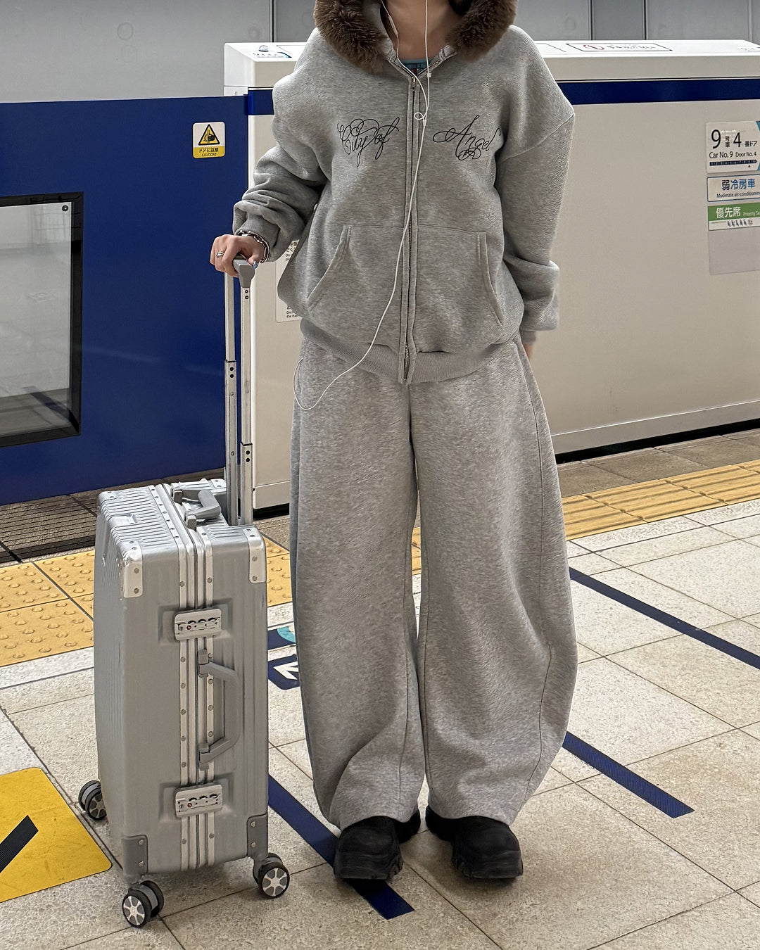 ルーズシルエットファージップアップフーディ
KC0180