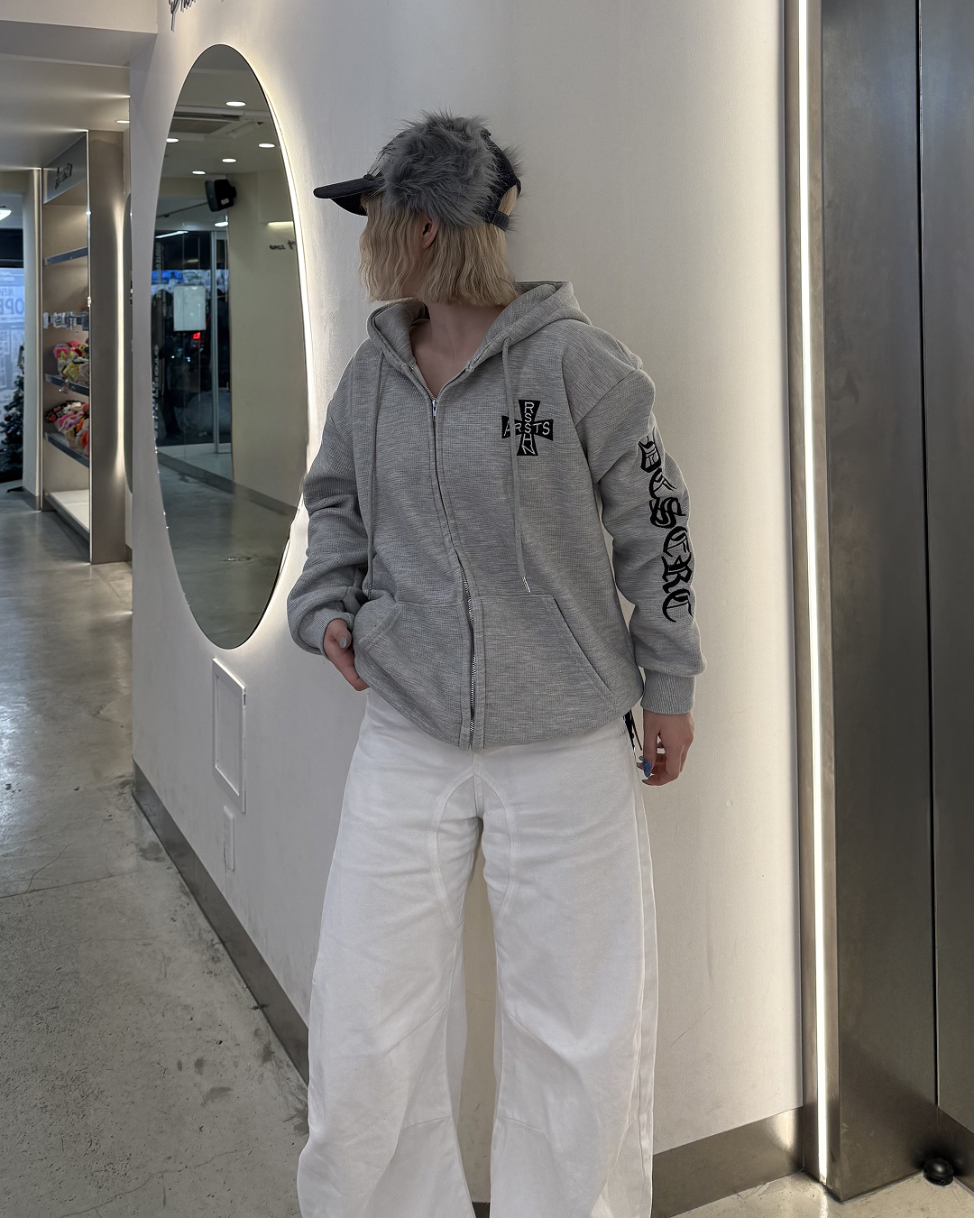 アーム刺繍スウェットフーディー
KC0208