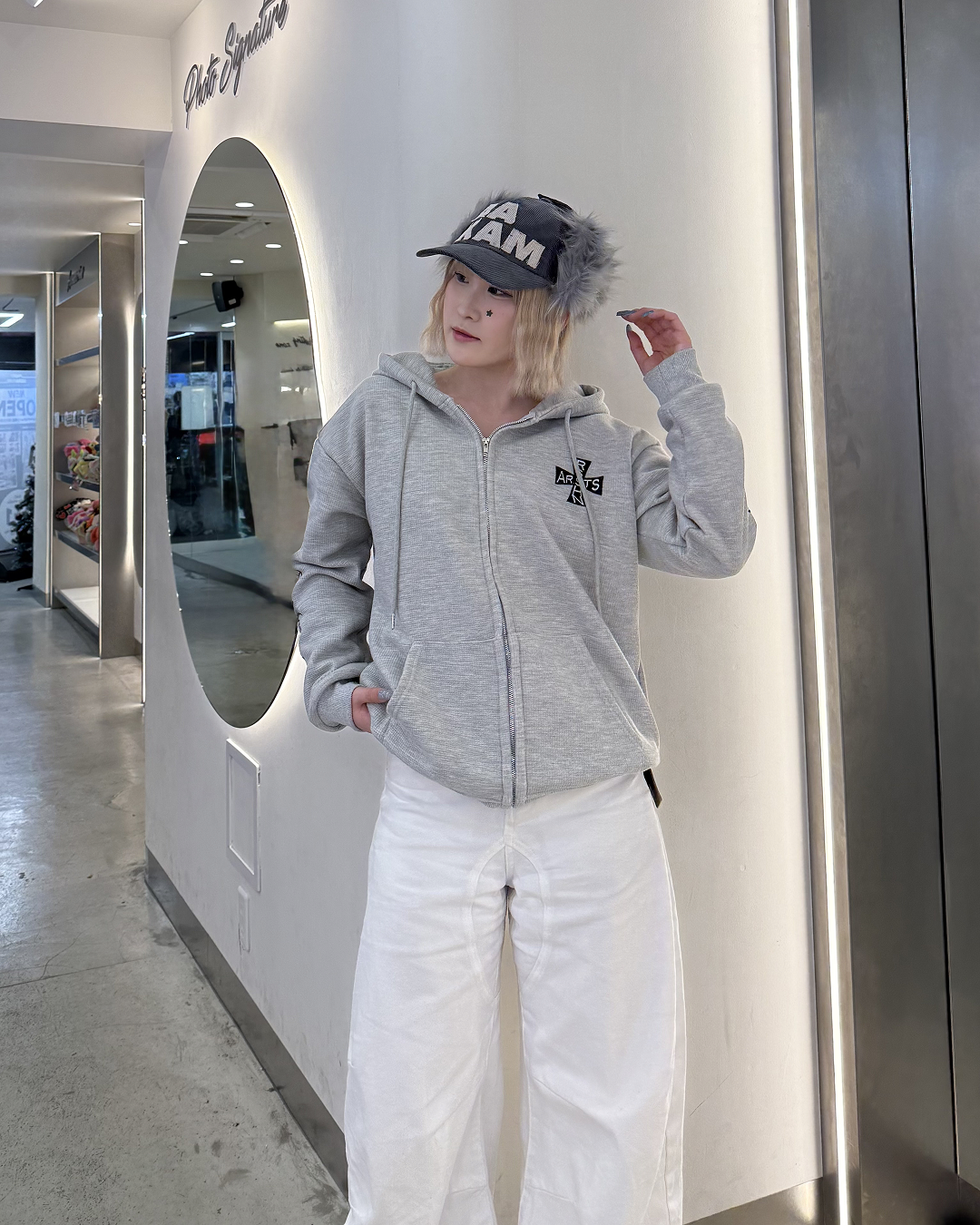 アーム刺繍スウェットフーディー
KC0208