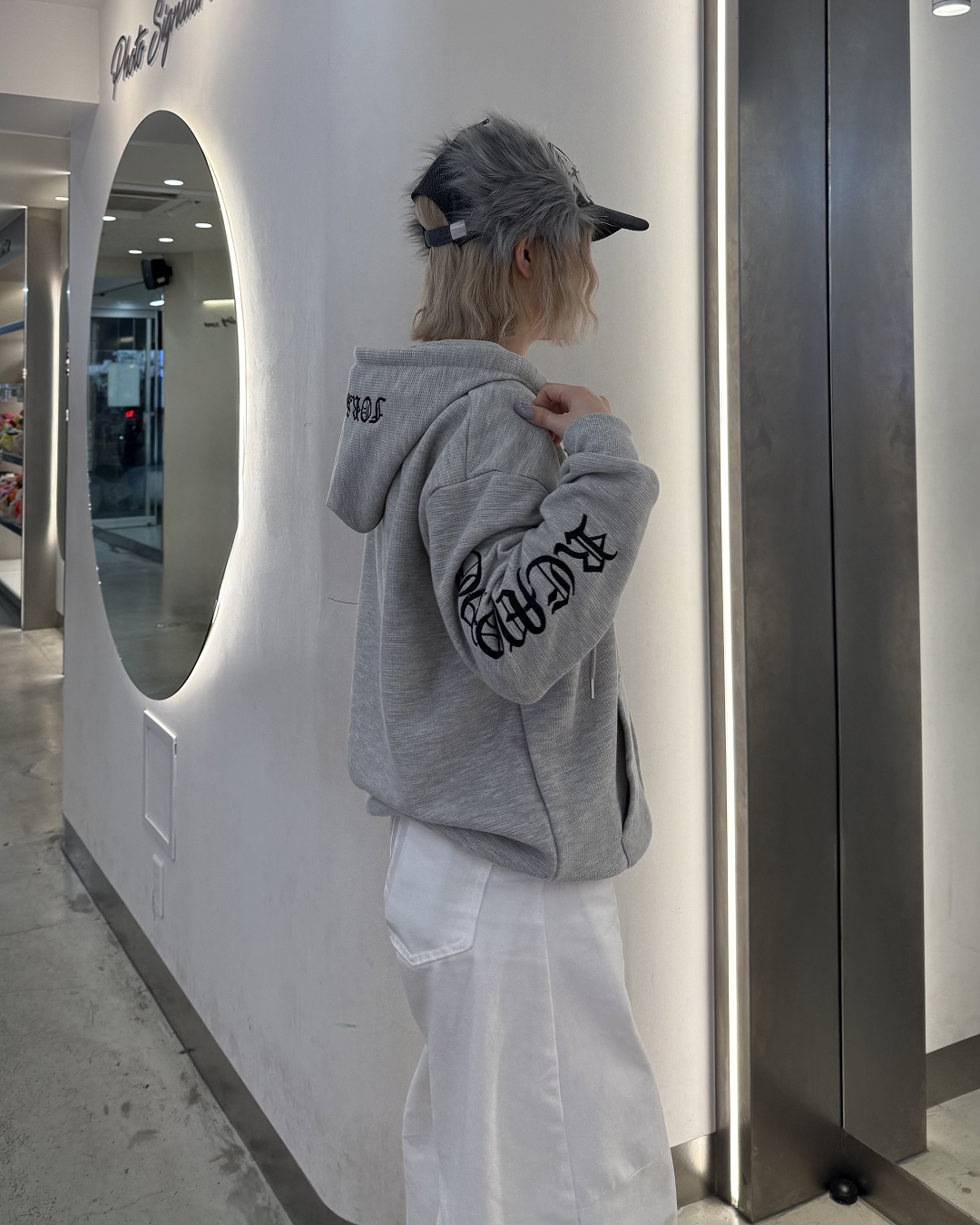 アーム刺繍スウェットフーディー
KC0208