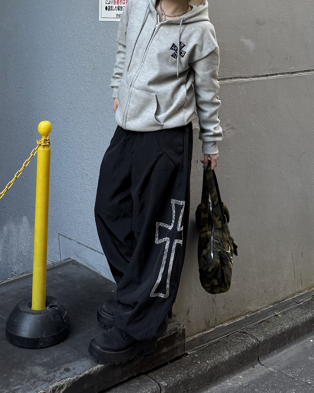 アーム刺繍スウェットフーディー
KC0208