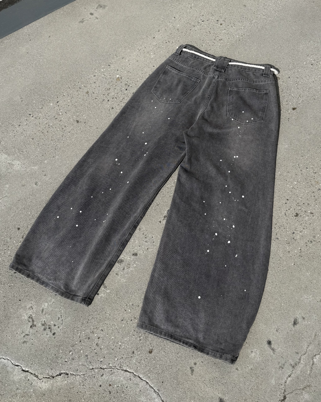 ワイドカーブペイントデザイングレーデニムパンツ KC0303