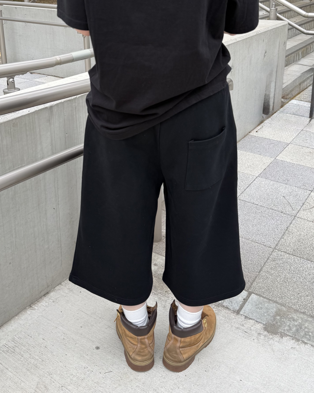 ルーズフィットクロップドスウェットパンツ
KC0283
