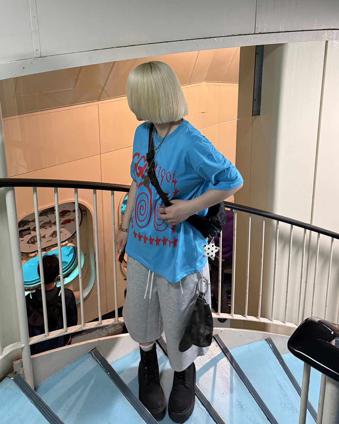 スパイラルグラフィックオーバーTシャツ KC0344