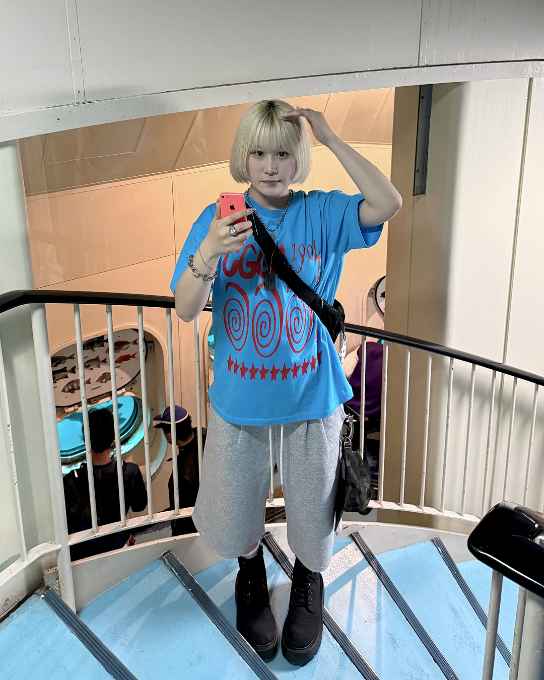 スパイラルグラフィックオーバーTシャツ KC0344