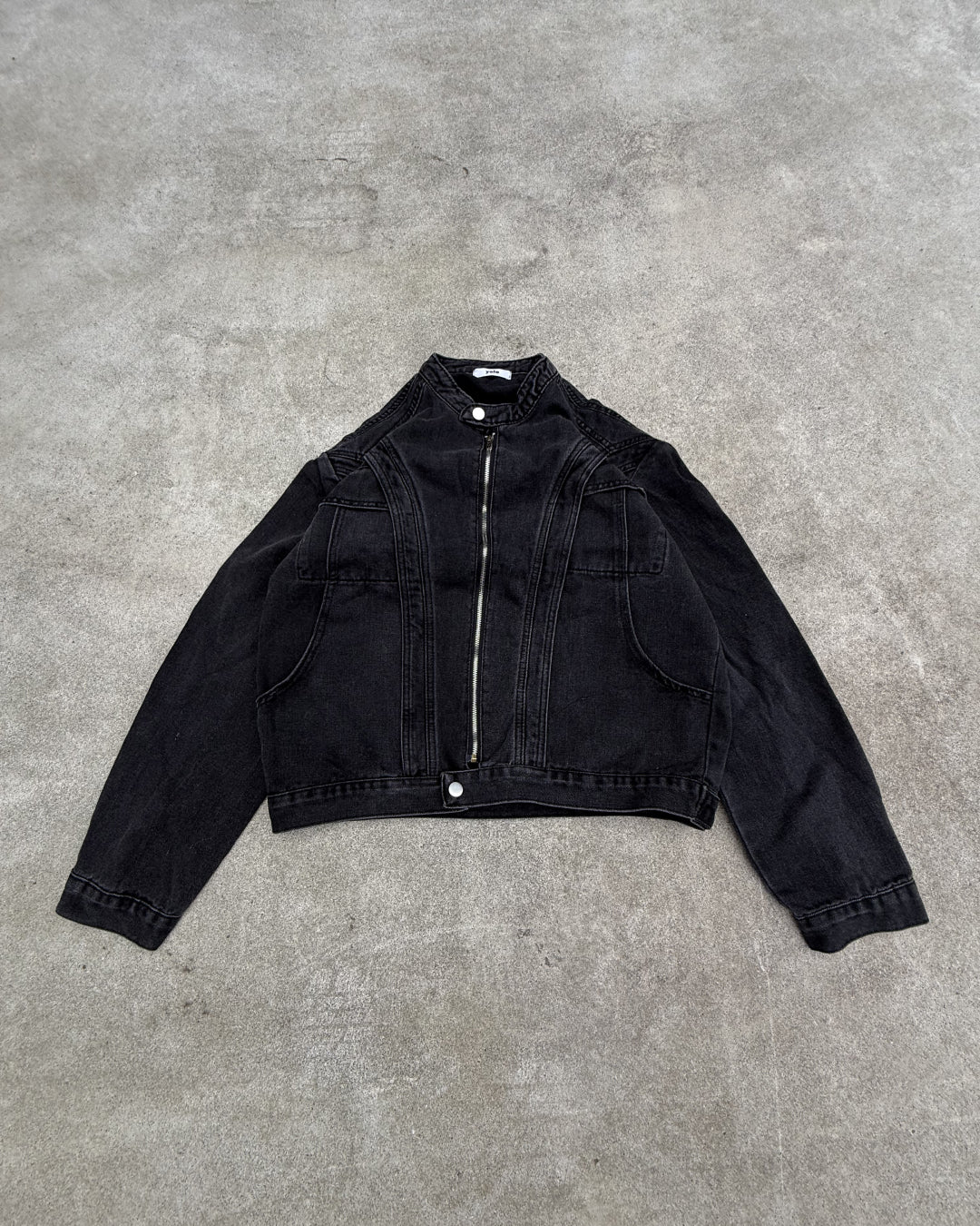 ISSUETHINGS 23A/01-C-06-BK-00 デニムジャケット スタンドカラーデニムジャケット KN0036 – YOLO（ヨロ）｜ファッション通販