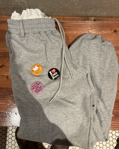 【11/25 19:00販売開始 オリジナル 即納】バッジデザインレイヤードスウェットパンツ KR6001