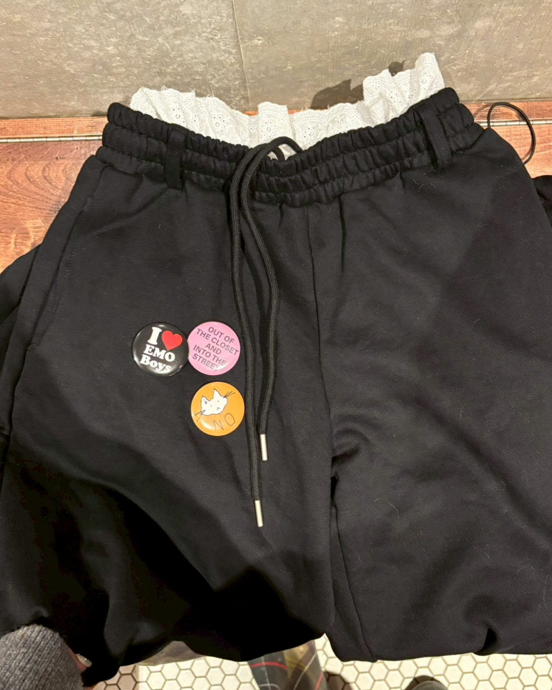 【11/25 19:00販売開始 オリジナル 即納】バッジデザインレイヤードスウェットパンツ KR6001