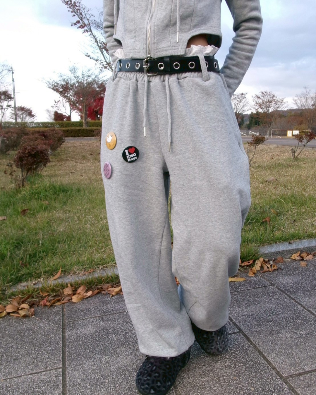 【11/25 19:00販売開始 オリジナル 即納】バッジデザインレイヤードスウェットパンツ KR6001