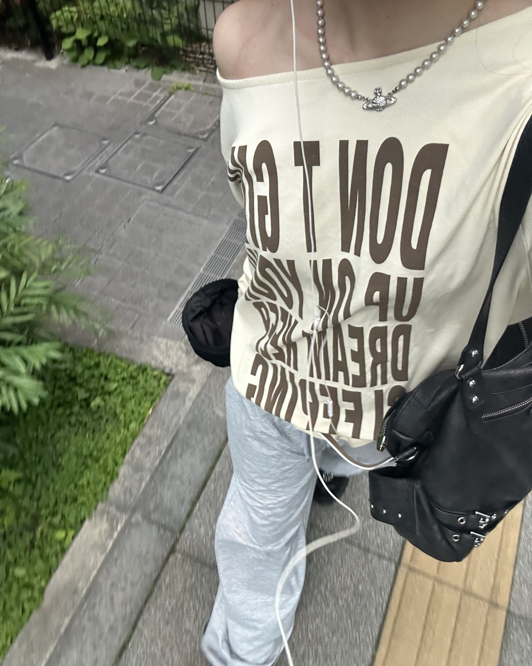 レタープリントオフショルダー長袖Tシャツ LL0018 – YOLO（ヨロ