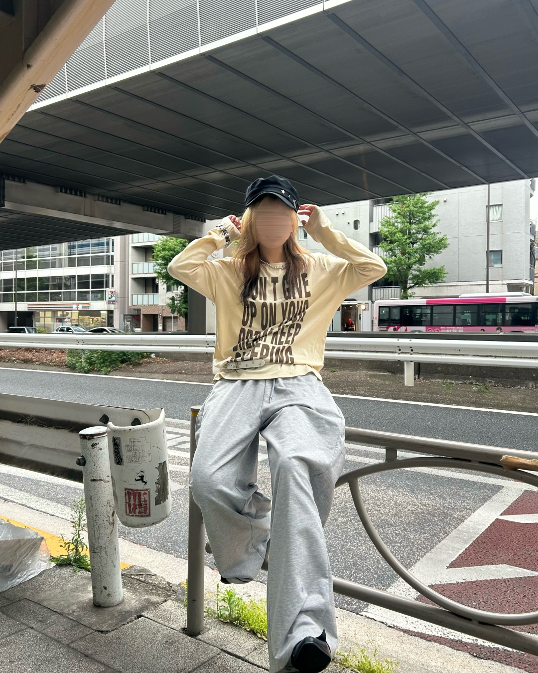 d.i.a オフショルダー長袖トップス グラフィックプリント レタープリントオフショルダー長袖Tシャツ LL0018 – YOLO（ヨロ