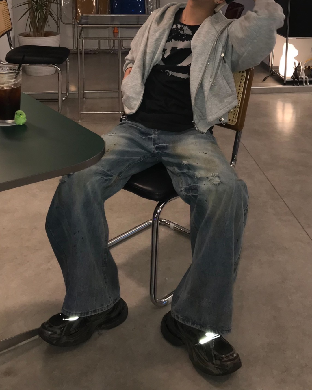 ダメージデニムパンツ　MO1005
