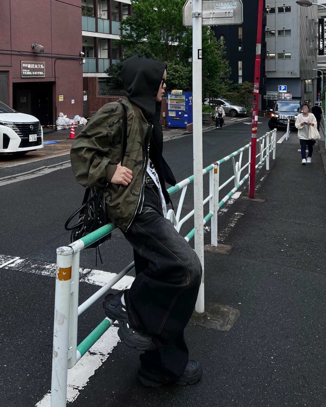 ウォッシュデザインカーブデニム MO1019