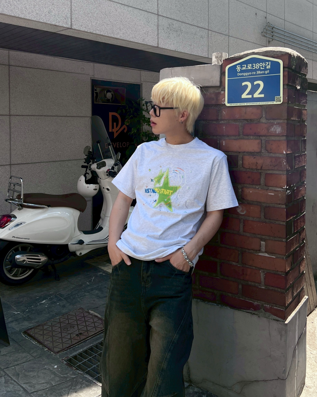 スペースグラフィックTシャツ　MO1061