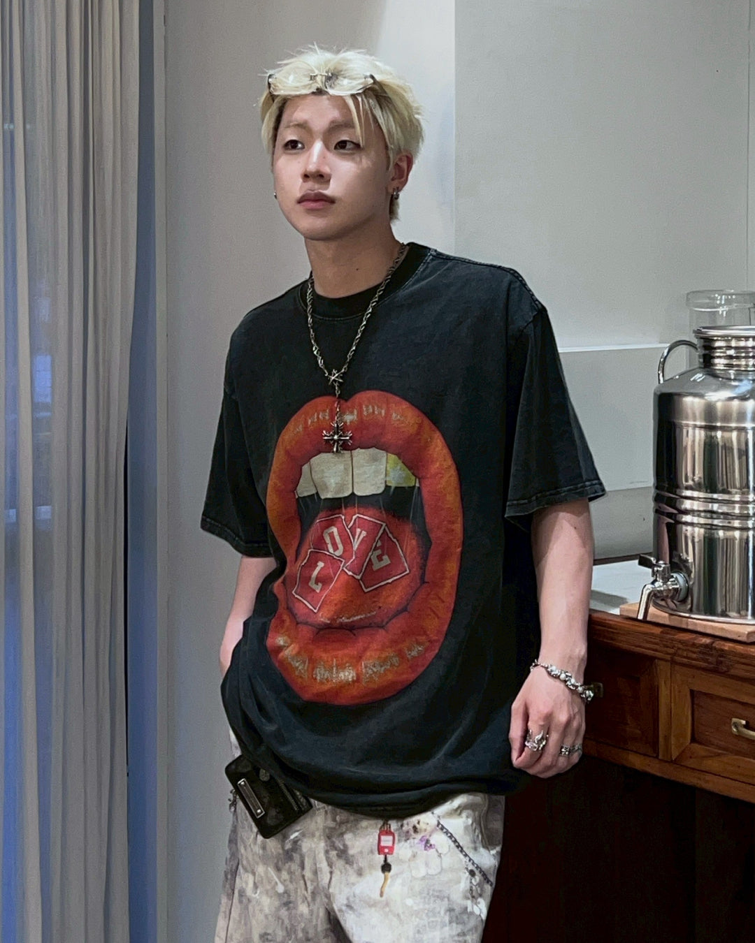 リップグラフィック LOVE Tシャツ MO1118