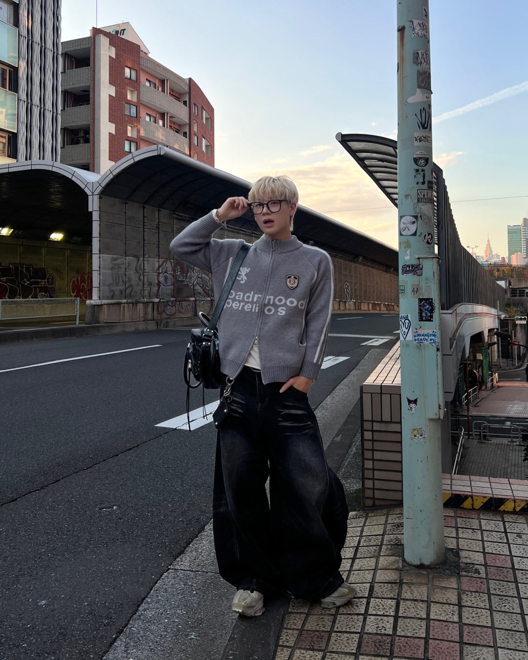 フロントロゴジップニット MO1215