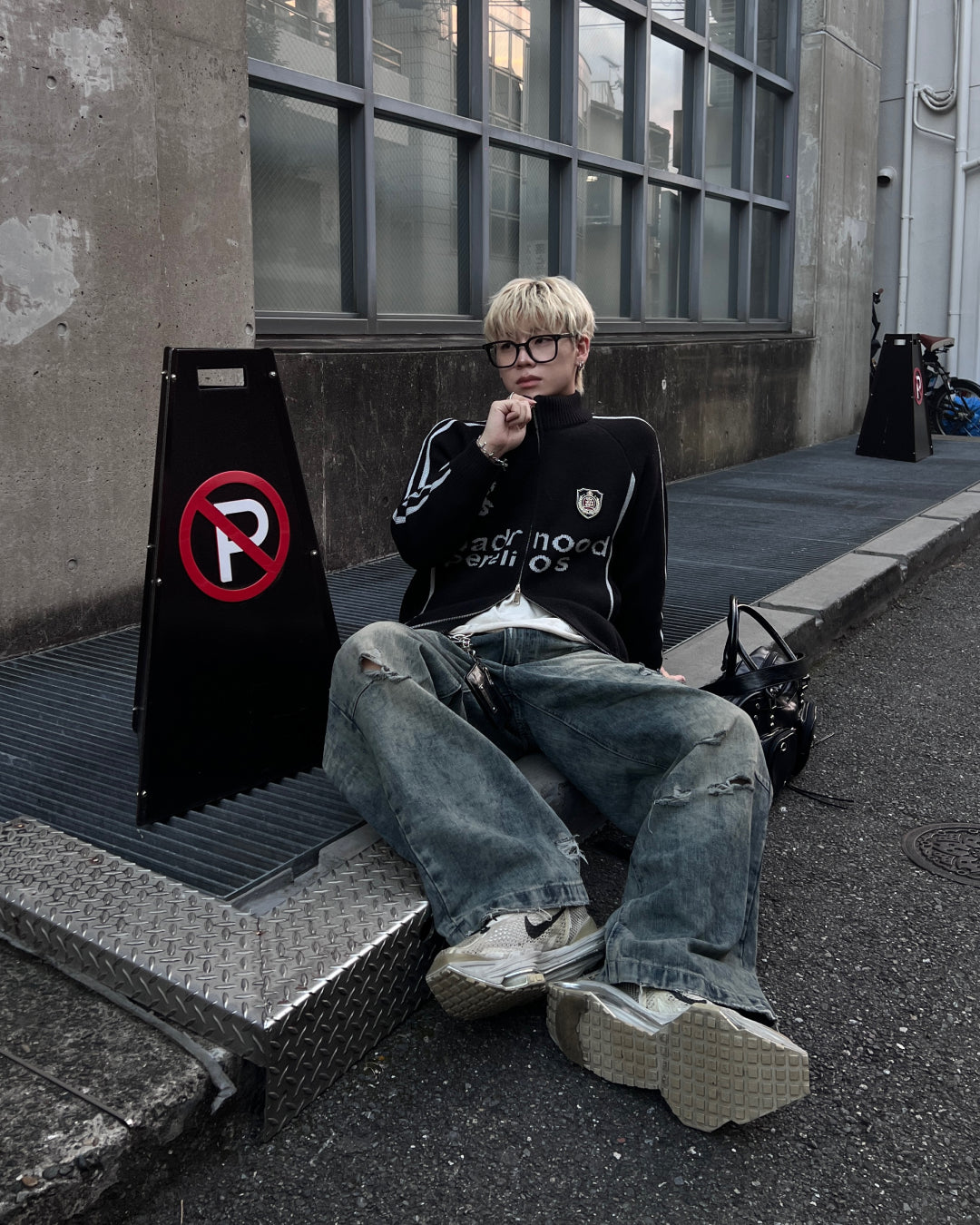 フロントロゴジップニット MO1215