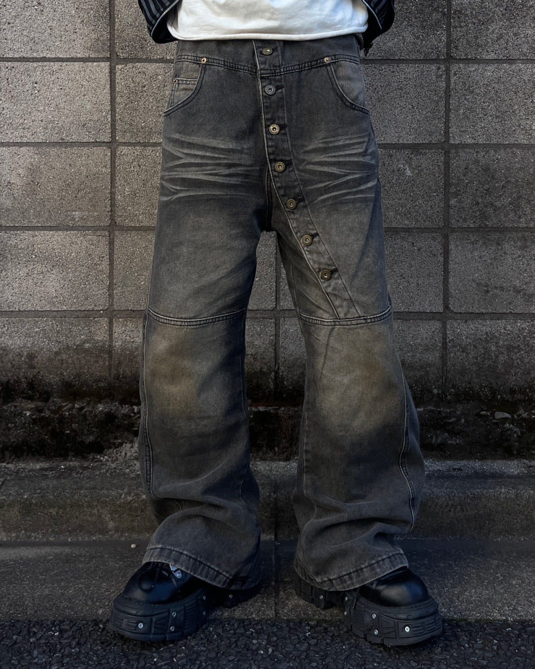 ボタンフライストレートデニム MO3014