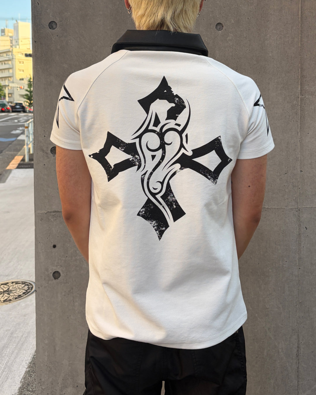 レザーカラーグラフィックポロTシャツ MO3139