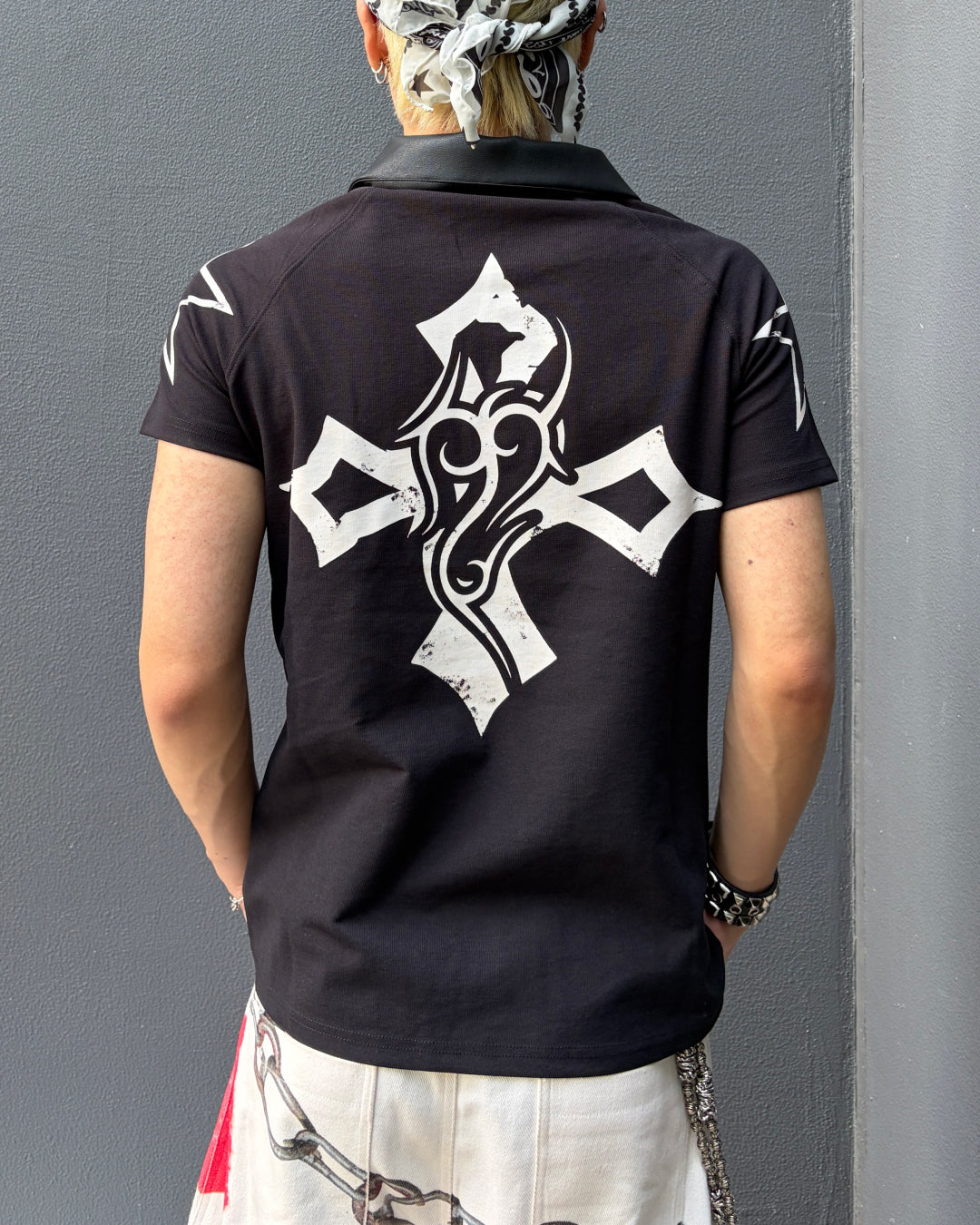レザーカラーグラフィックポロTシャツ MO3139