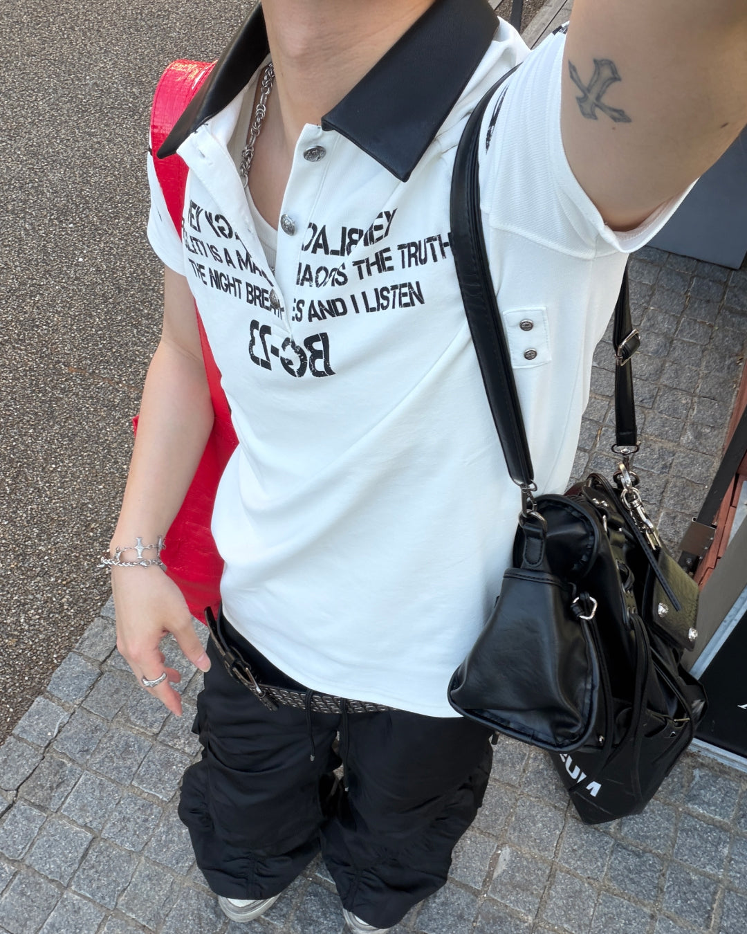 レザーカラーグラフィックポロTシャツ MO3139