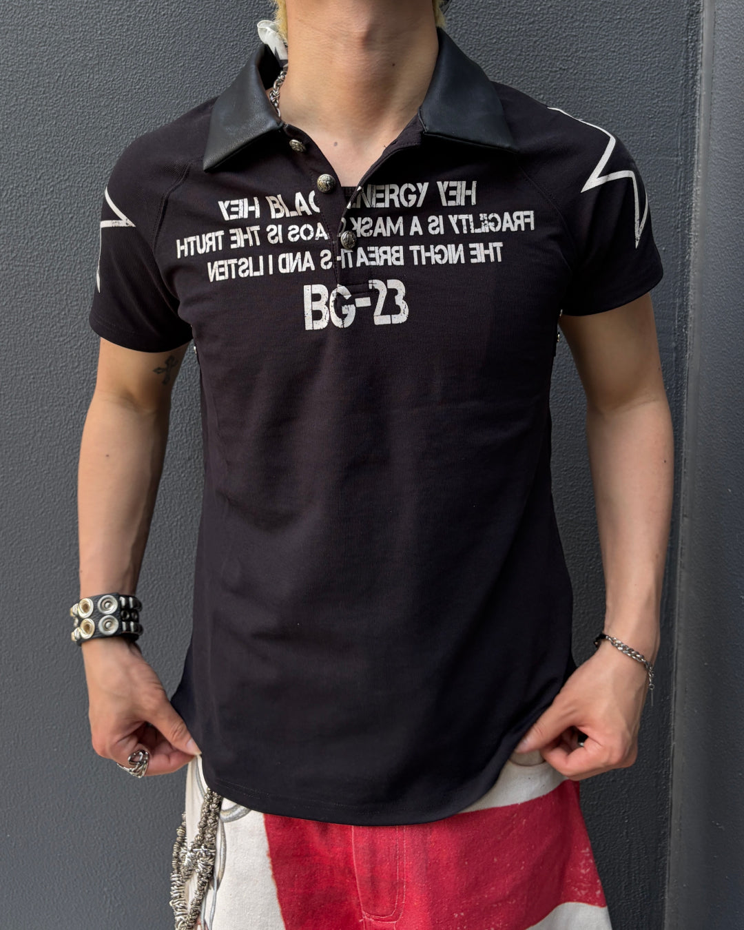 レザーカラーグラフィックポロTシャツ MO3139