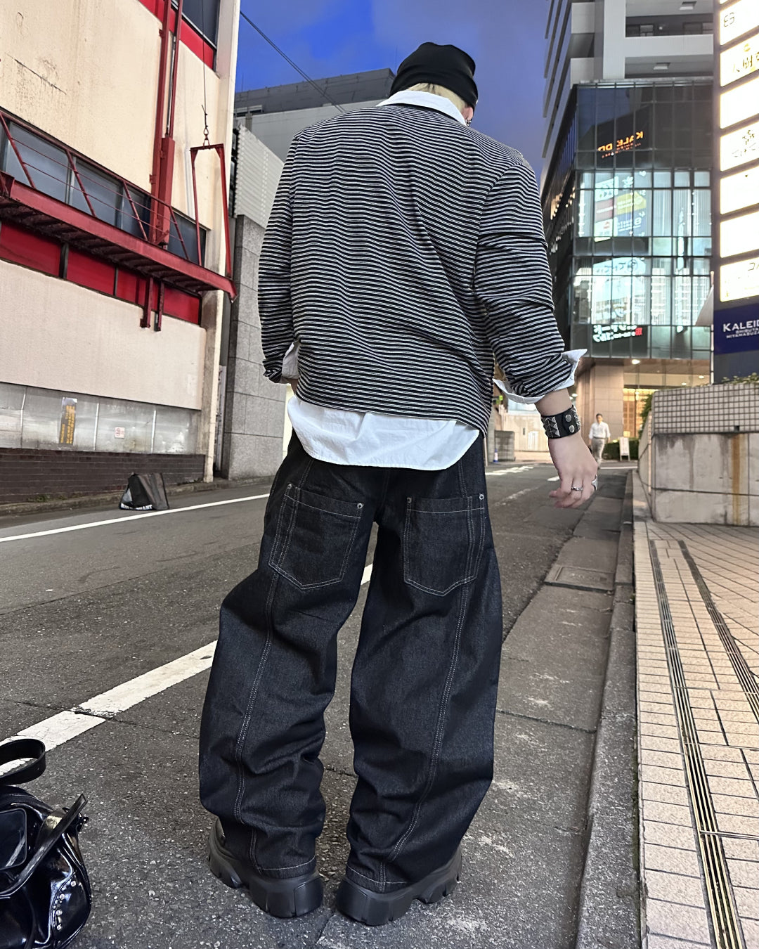 【即納】ステッチバレルレッグジーンズ MO5006