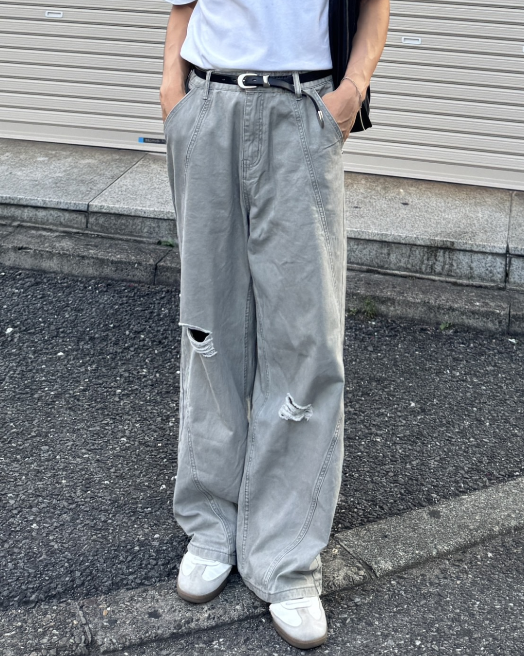 ⭐️新品未使用⭐️Fleurデニム・カーゴパンツ 赤ポケット付き セール】ビンテージ加工 裾アレンジ フレア デニムカーゴパンツ