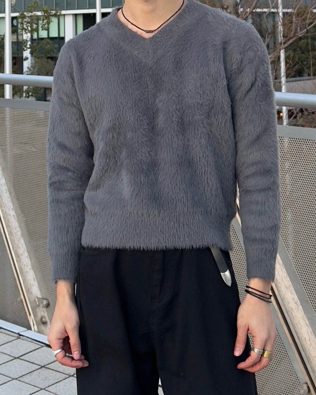 マイクロファーVネックニットプルオーバー NA1116 – YOLO（ヨロ