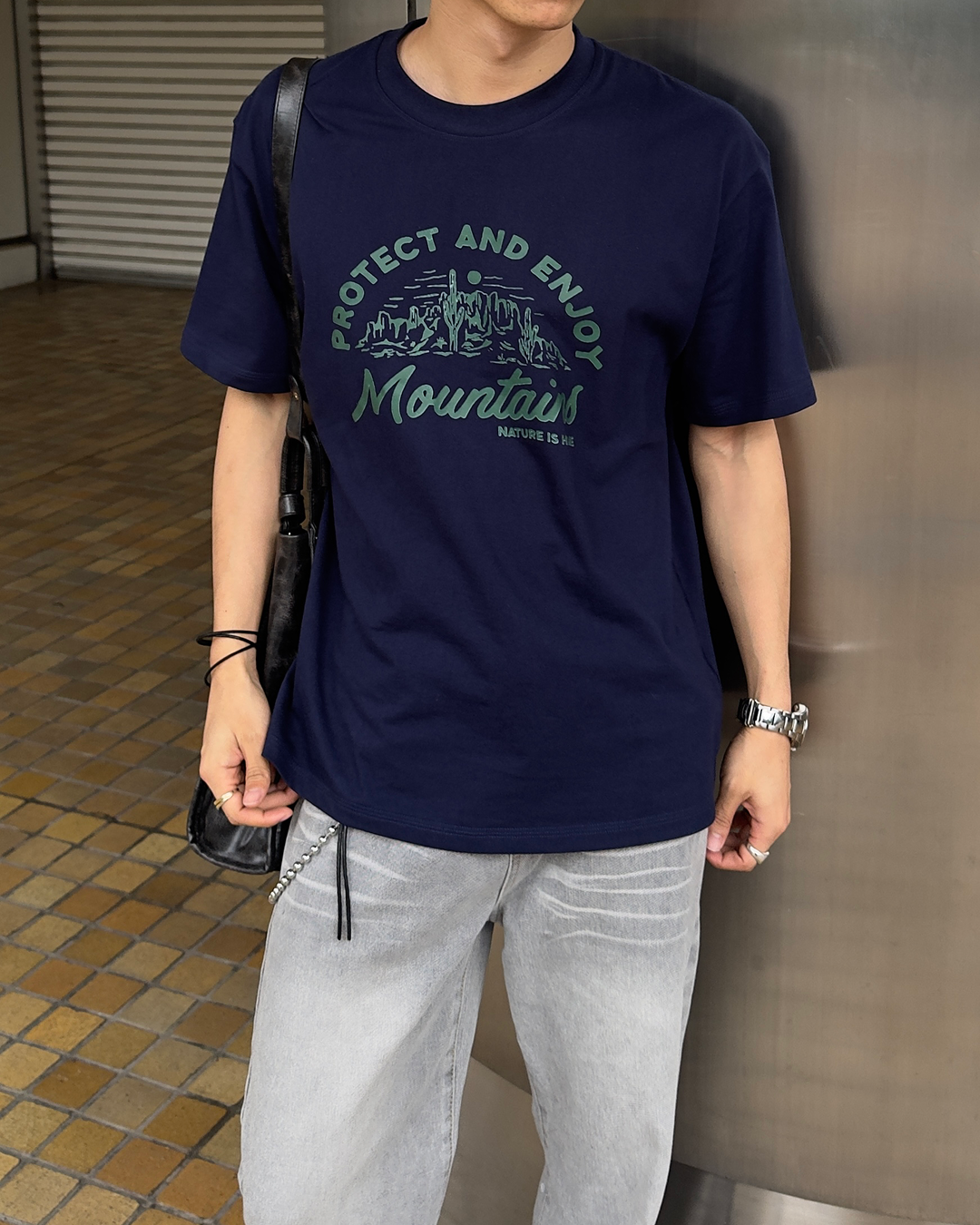 ボトルグリーンタイポグラフィTシャツ
NA1214
