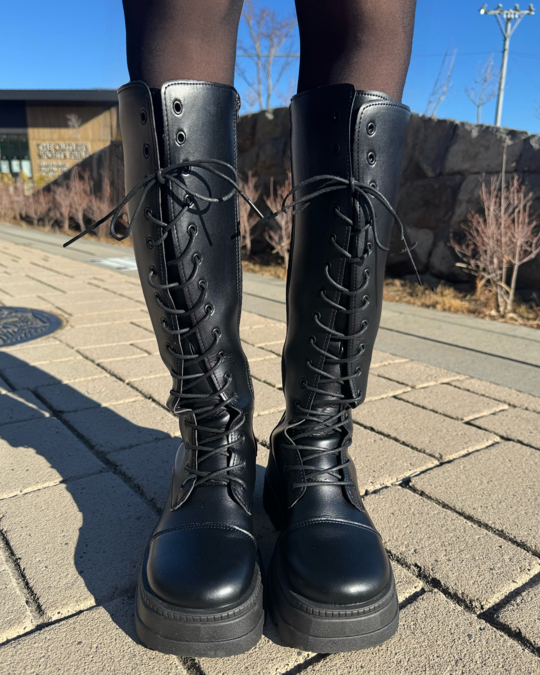 レースアップレザーライク厚底ブーツ
NO0170