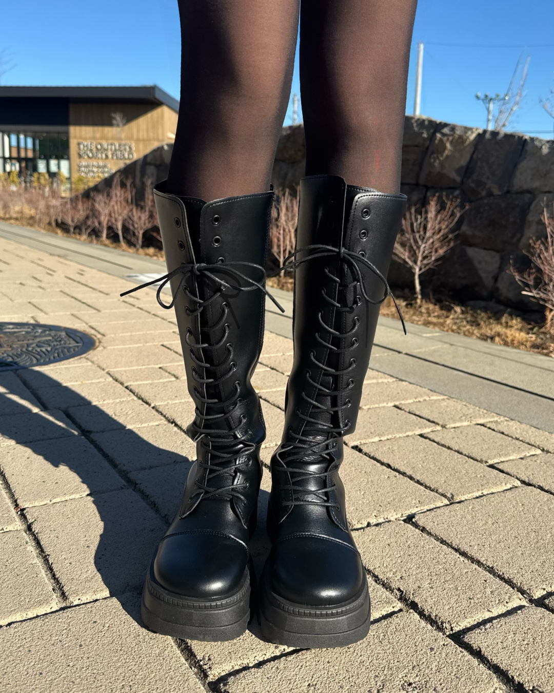 レースアップレザーライク厚底ブーツ
NO0170