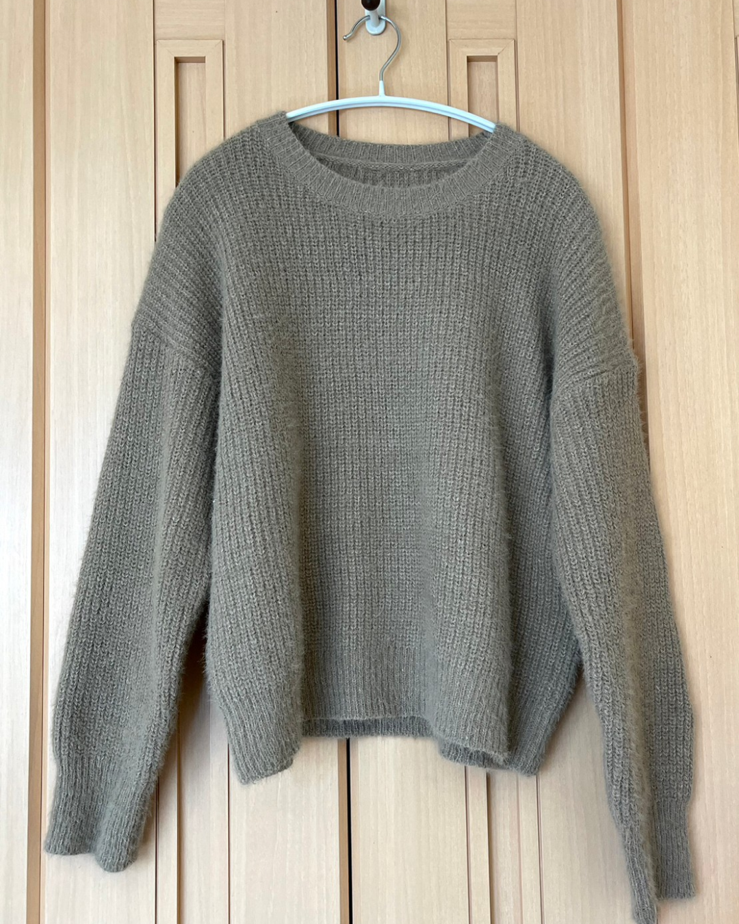Round neck pullover knit O0011