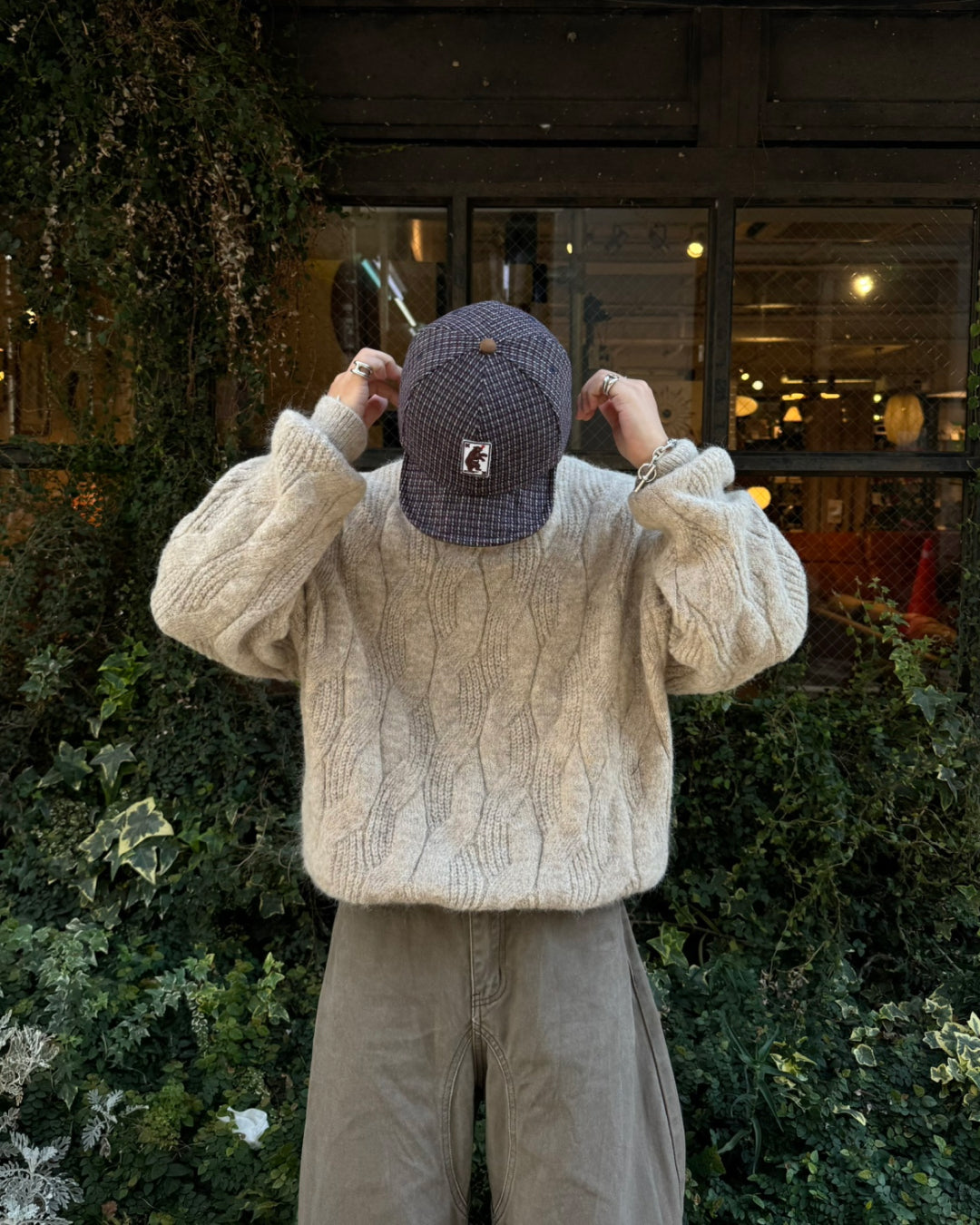 ラウンドネックケーブルニット RG7100