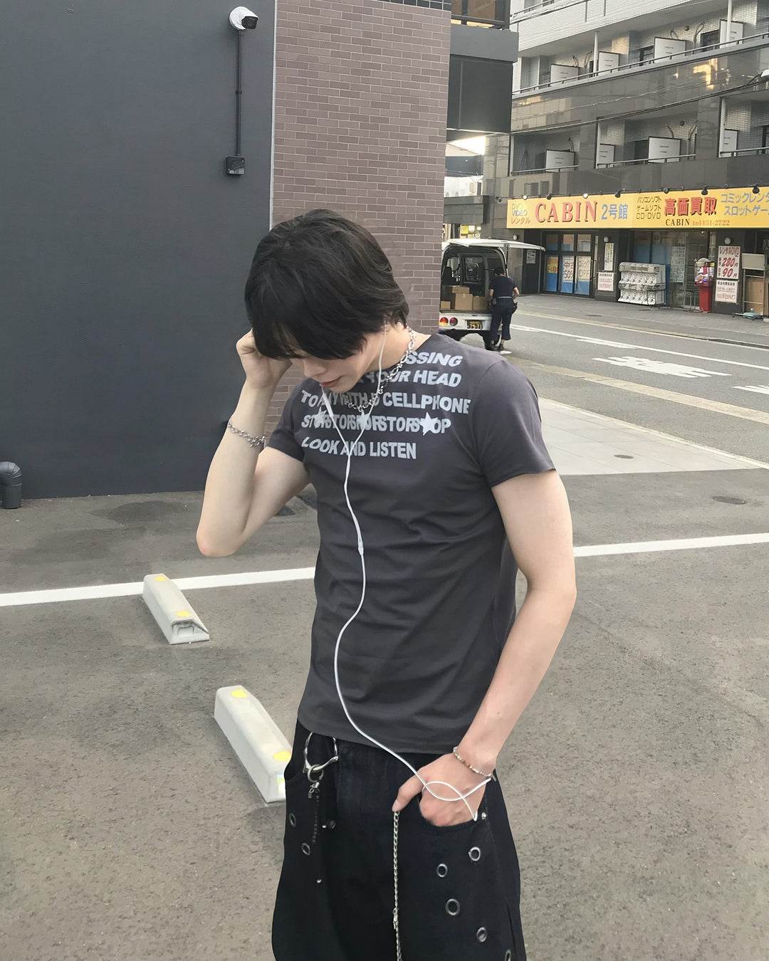 グラフィックプリントタイトフィットTシャツ RO0114