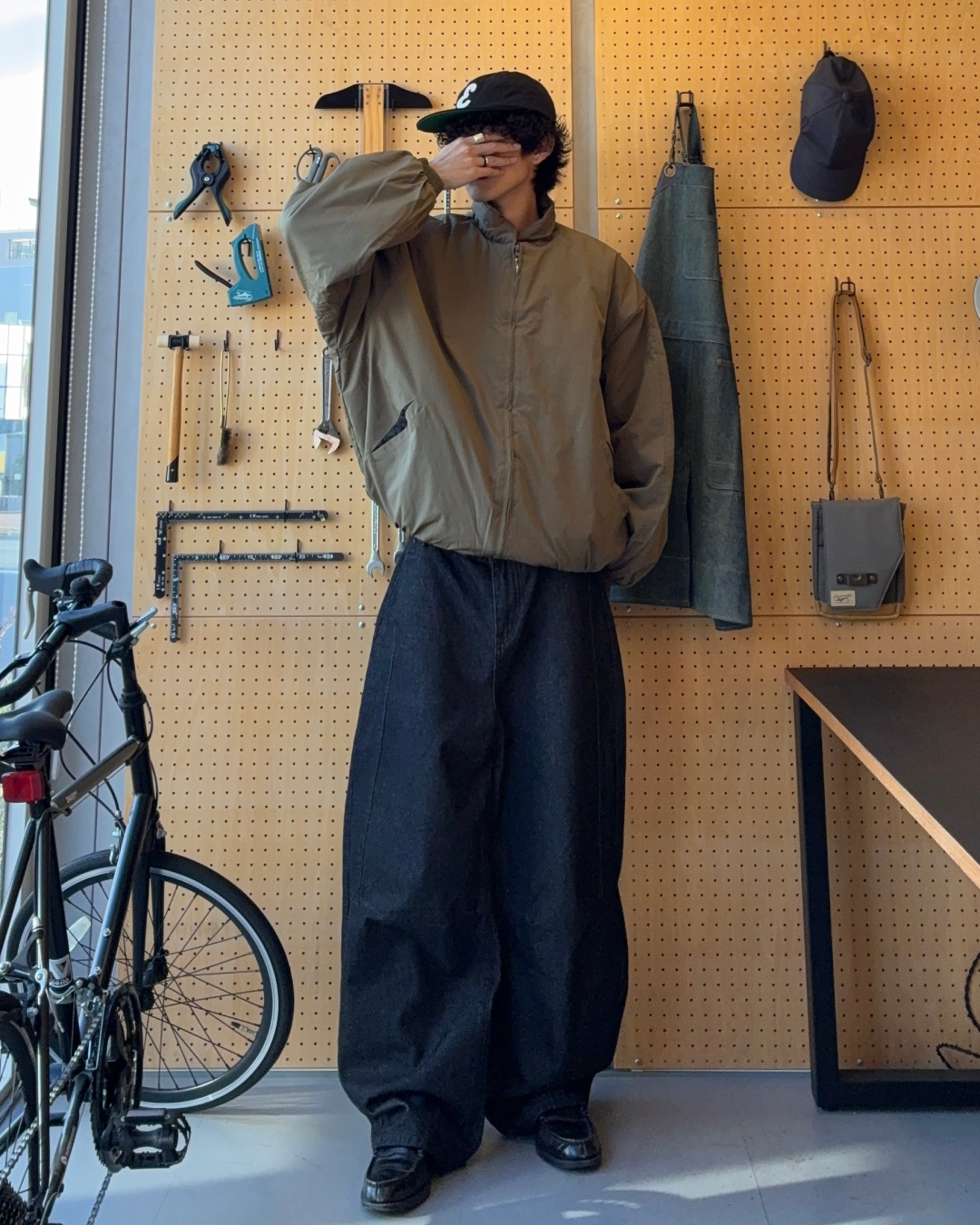 ブラックカーブデニムパンツ RR0169