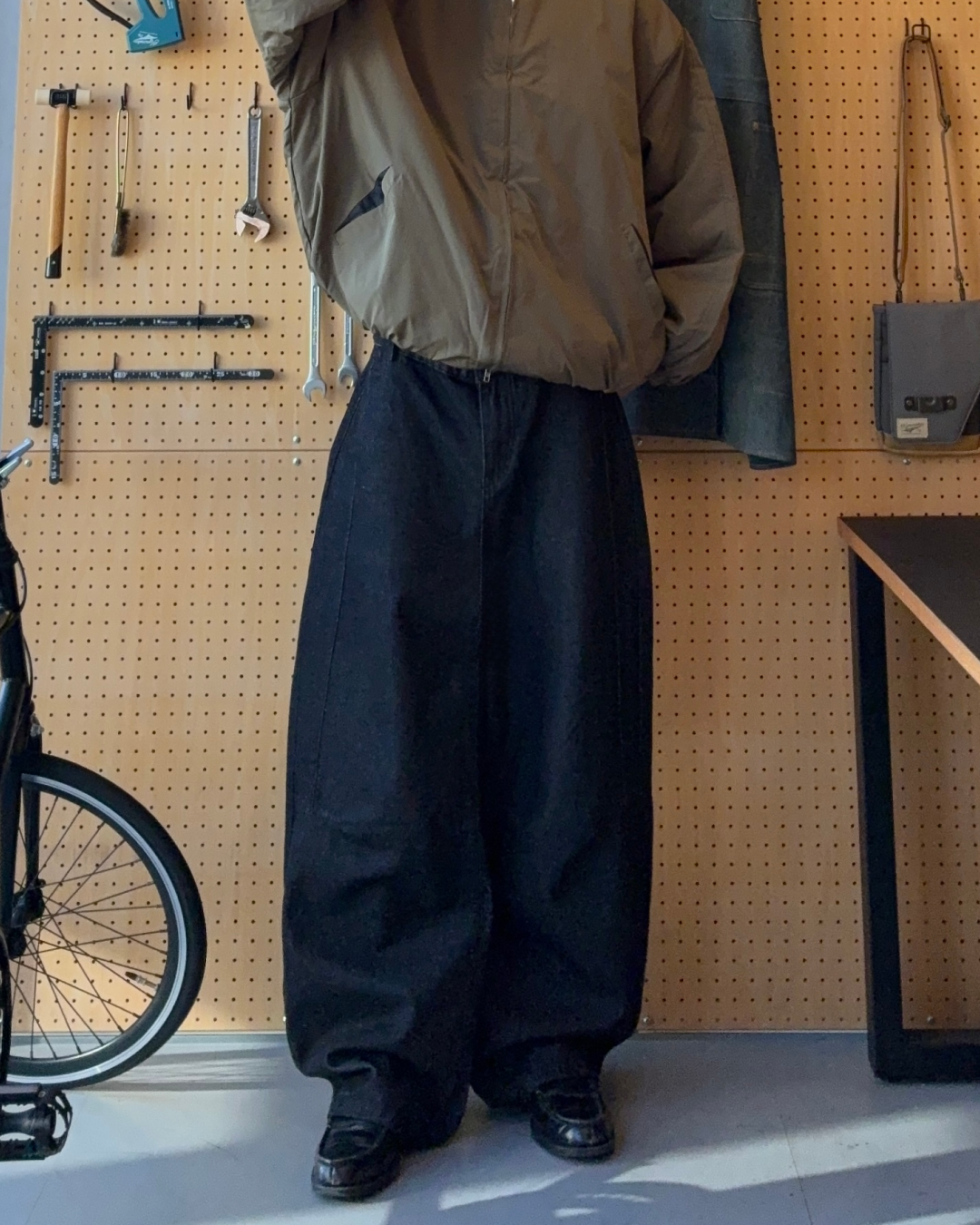 ブラックカーブデニムパンツ RR0169