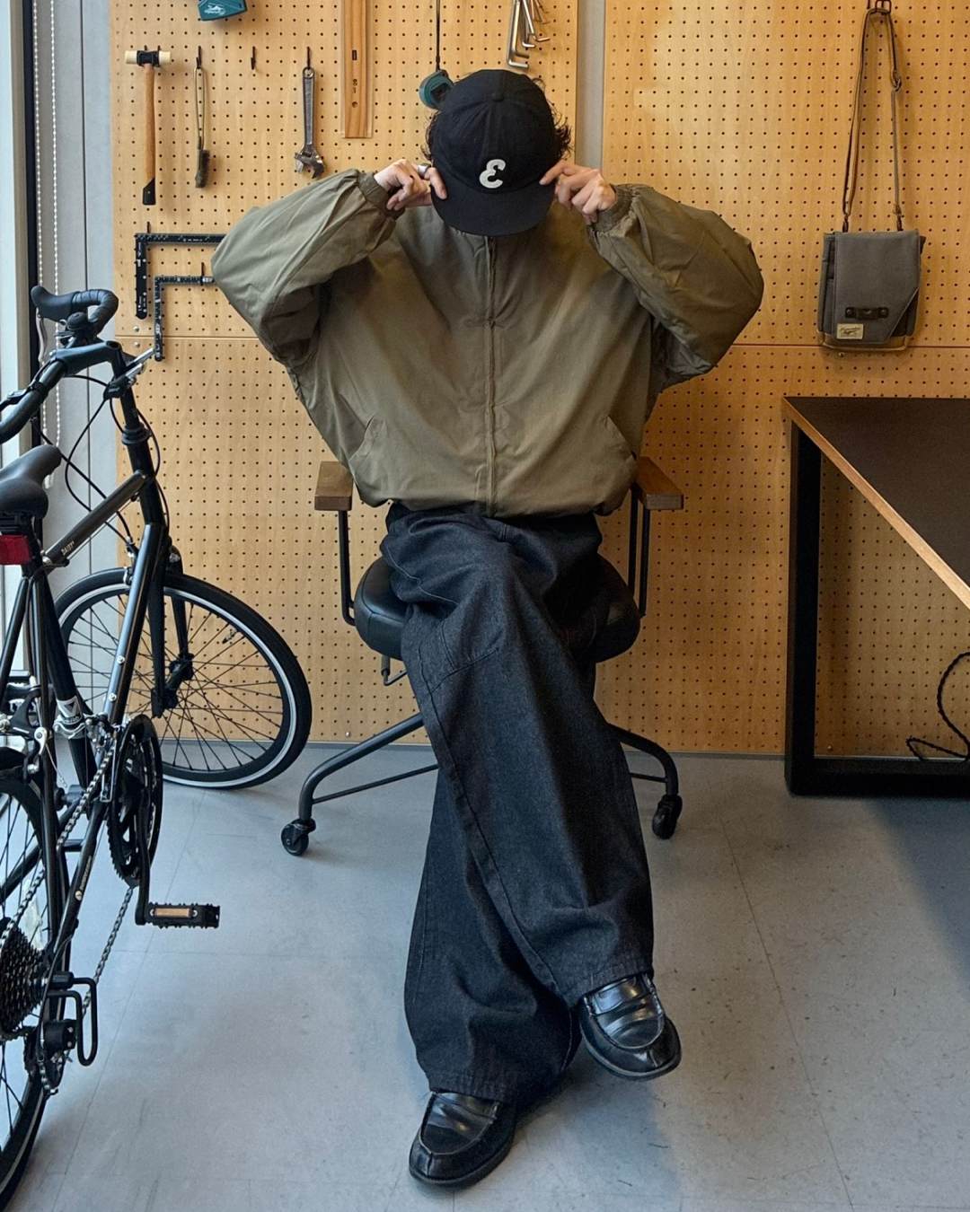 ブラックカーブデニムパンツ RR0169