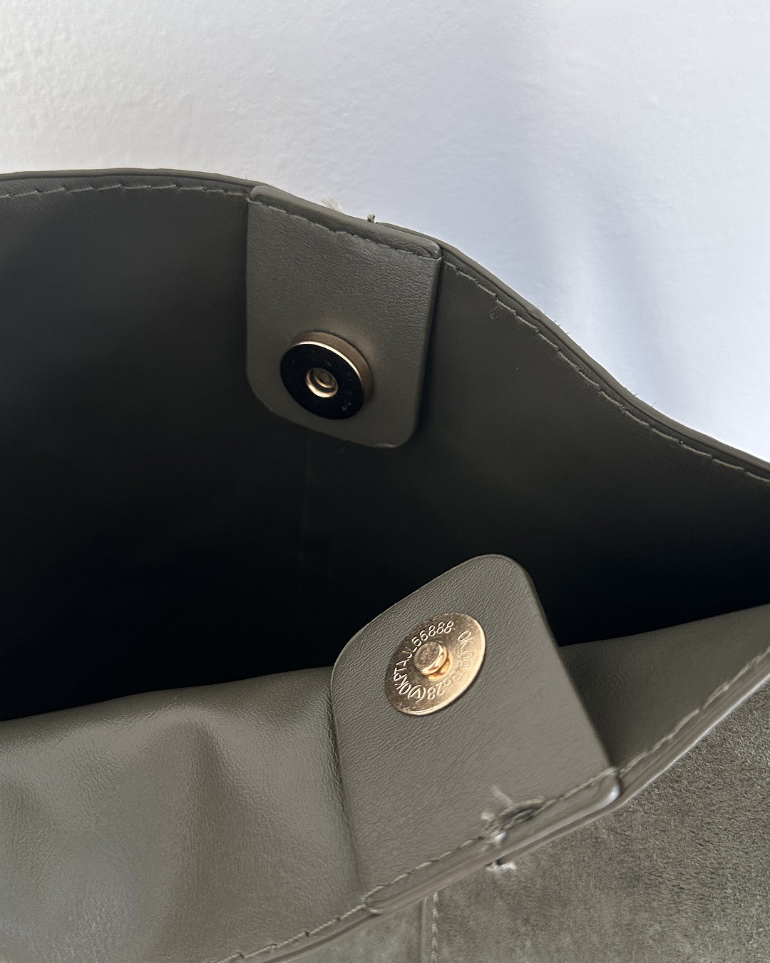 マルチウェイスウェードショルダーバッグ
SK0375