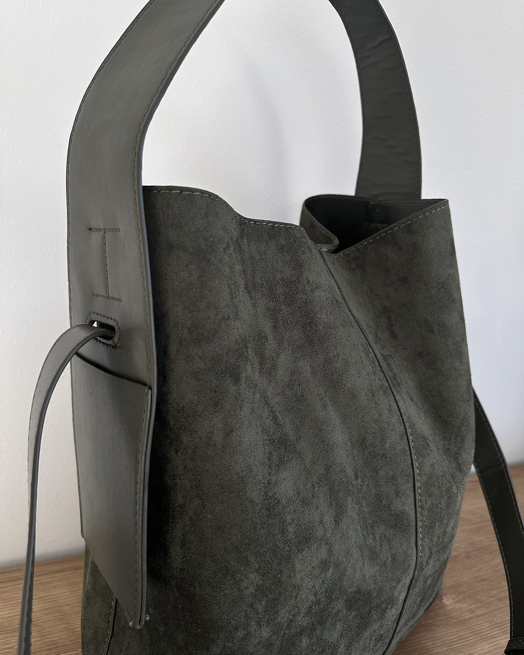 マルチウェイスウェードショルダーバッグ
SK0375