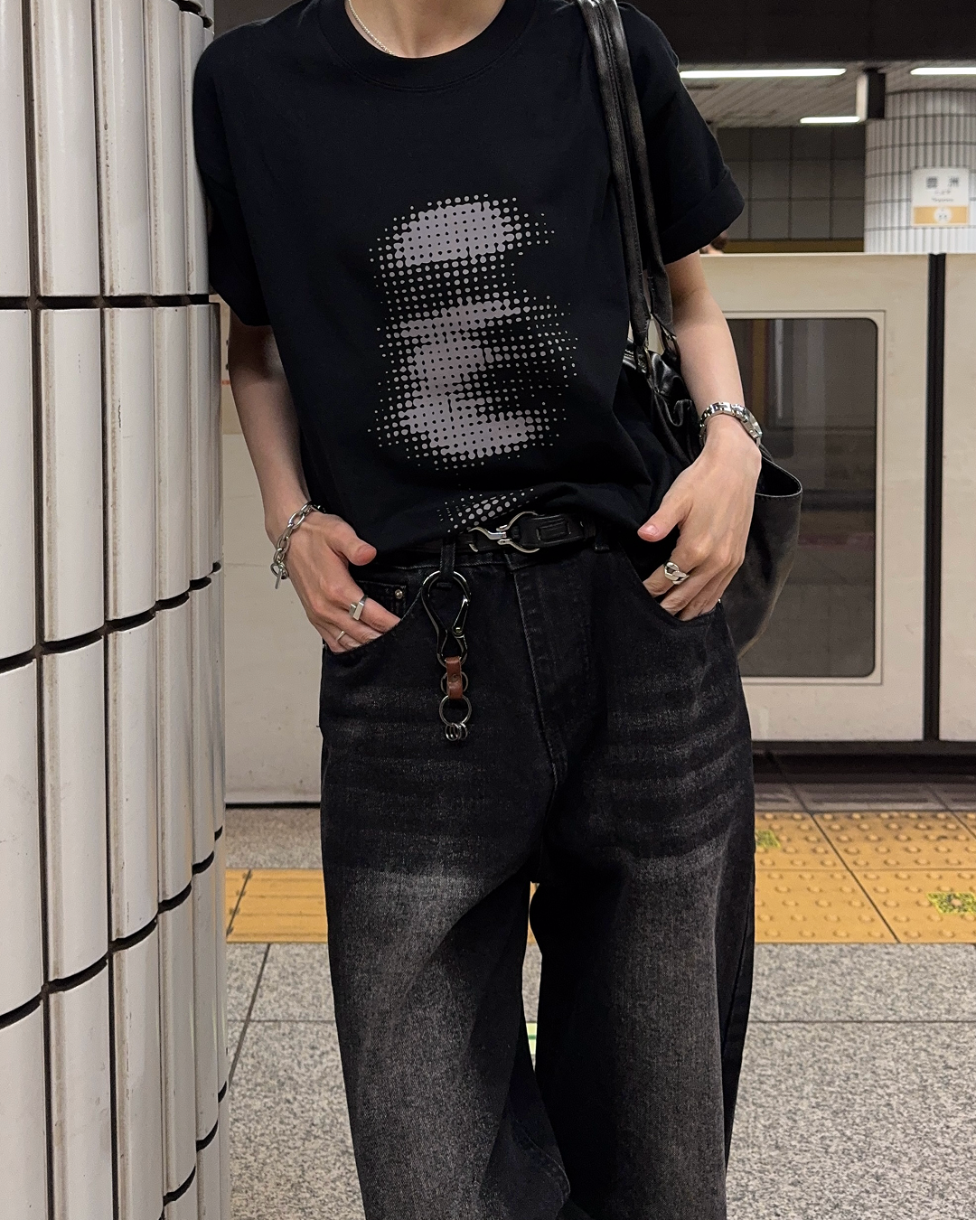 ドットフェイスグラフィックTシャツSY0072