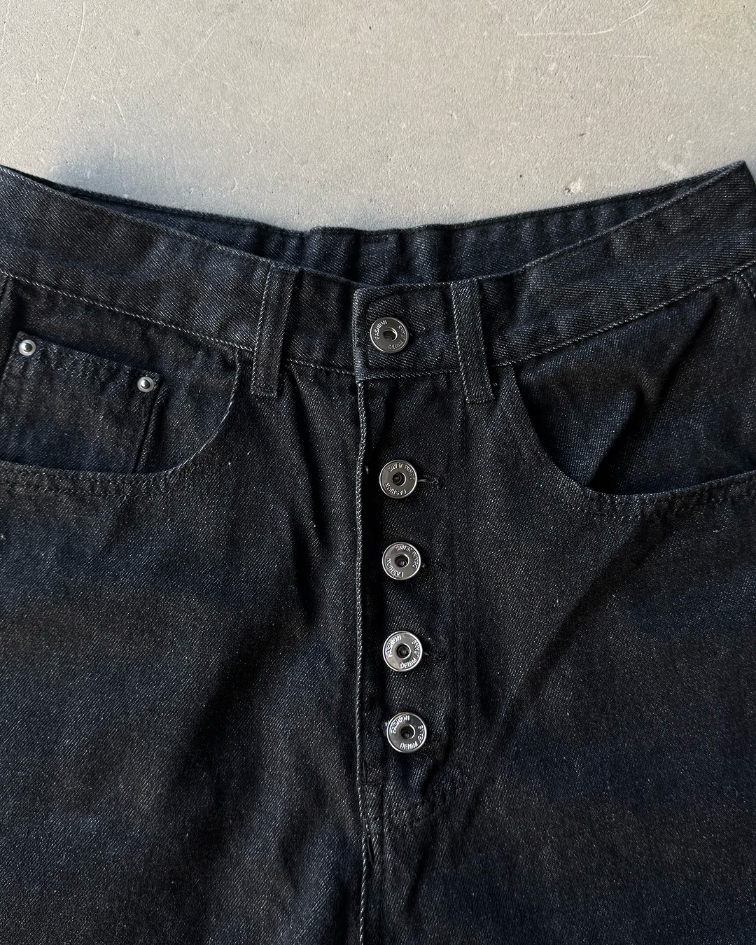 ボタンフライデザインノンウォッシュワイドデニムパンツ SY0143