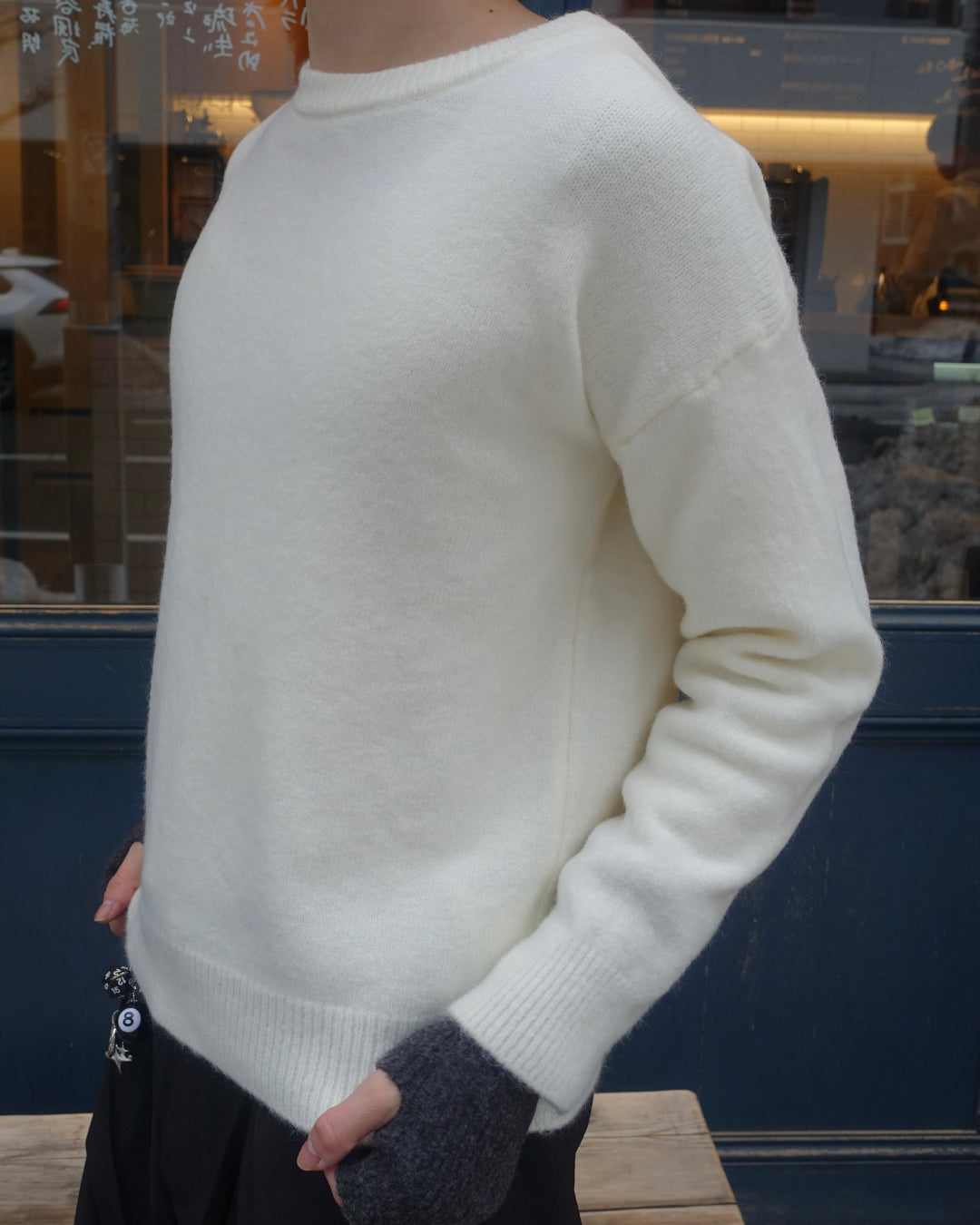 Yoli ヨリ　クルーネックニット（ホワイト） Yoli ヨリ｜クルーネックニット（ホワイト）Crewneck knit