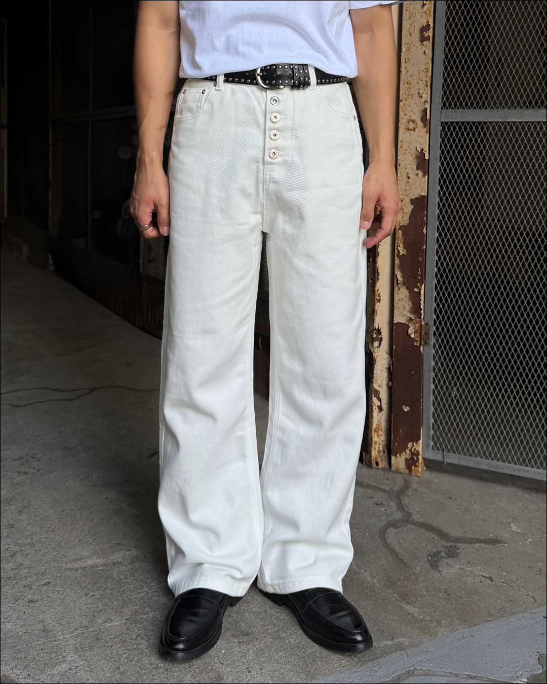 ボタンフライストレートデニムパンツ TO2525