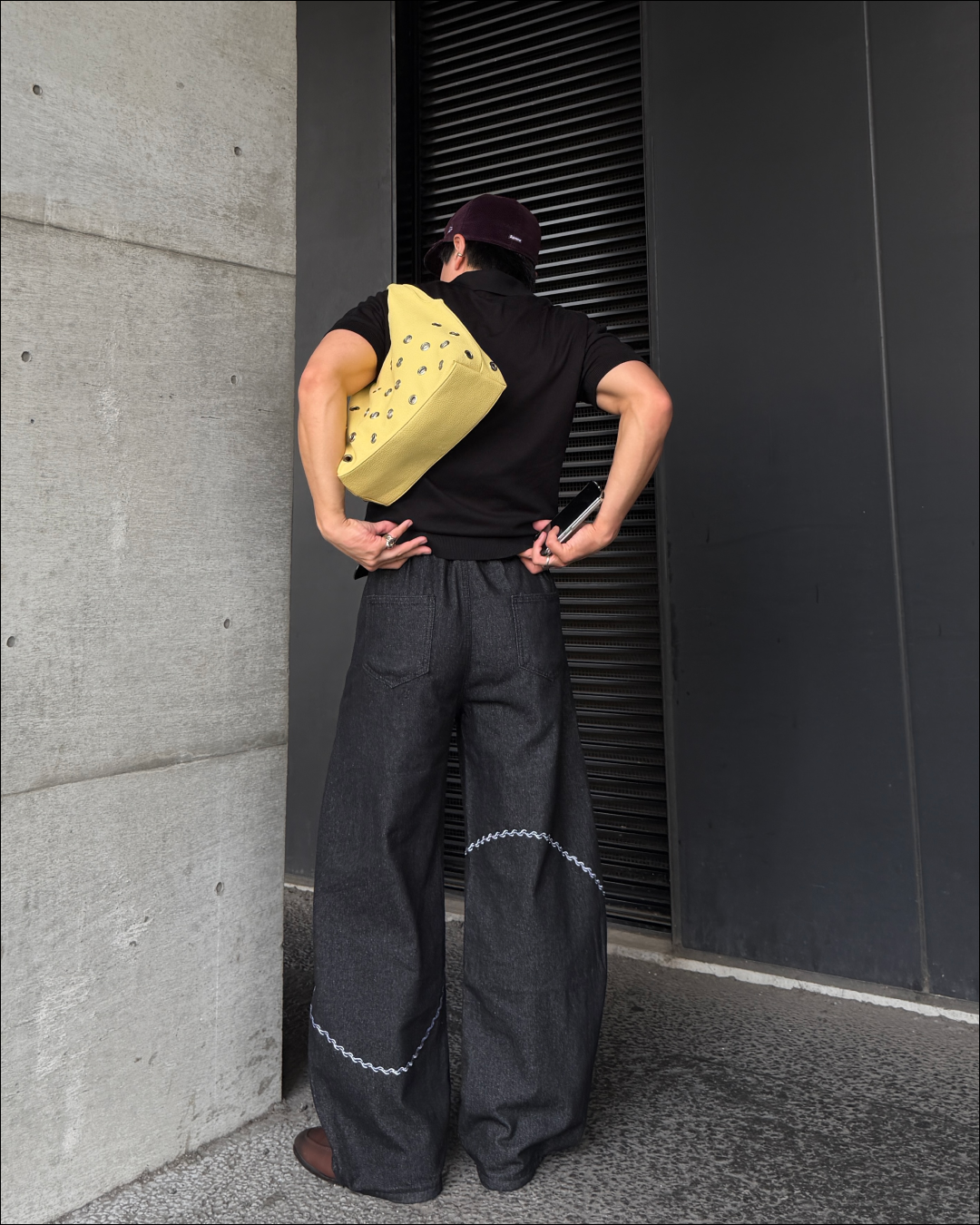 エンブロイダリーカーブデニムパンツ TO2526