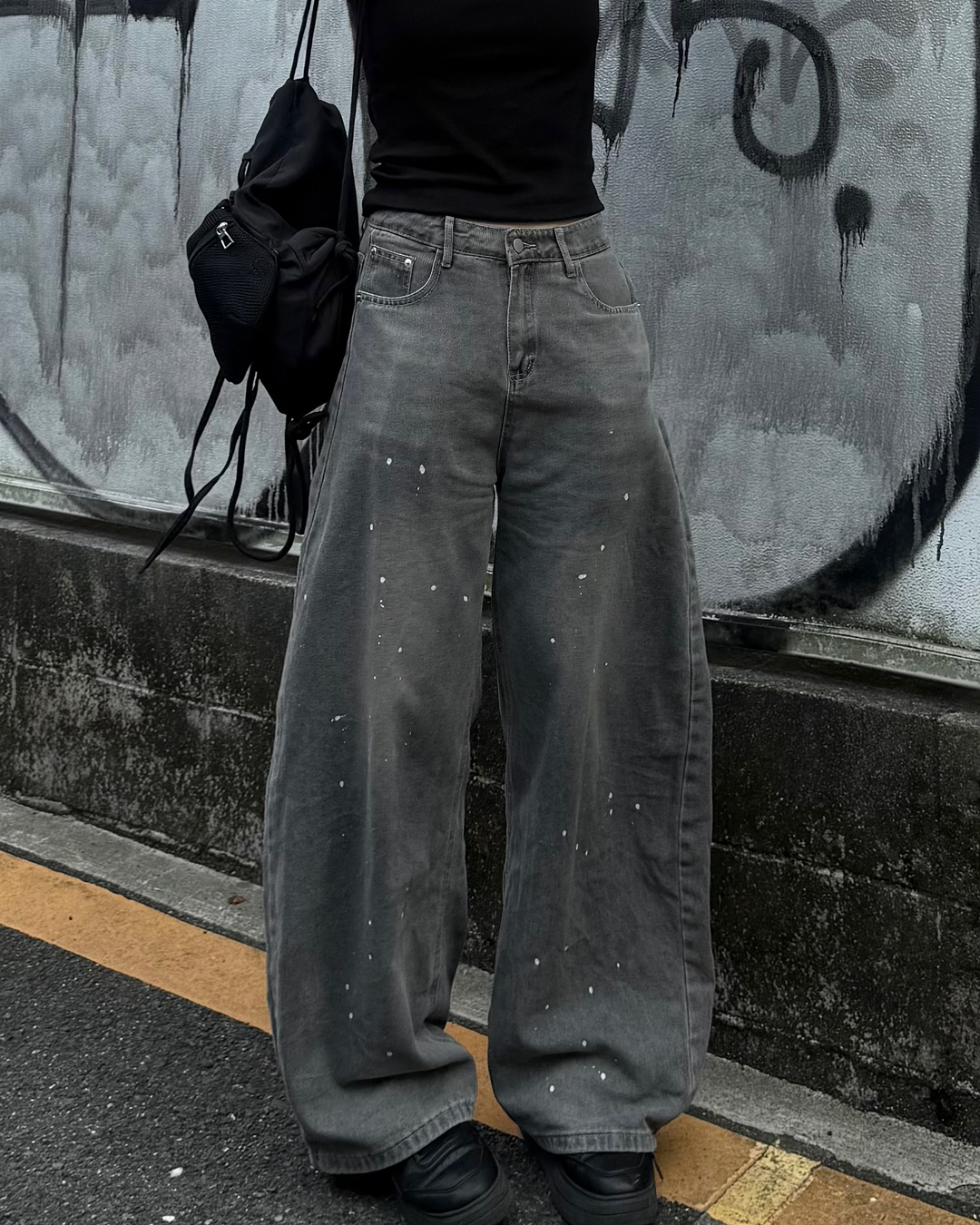 ペイントウィッシュグレーバレルレッグデニムパンツ
UI0045