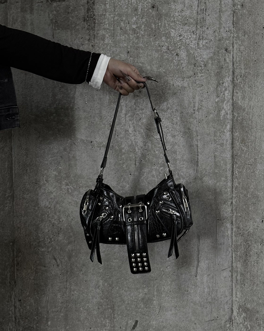 メタルスタッズ付きワンショルダーバッグ UI0175