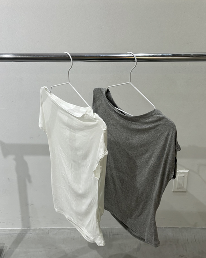 スリムフィットスネックオフショルダーTシャツ UN0021