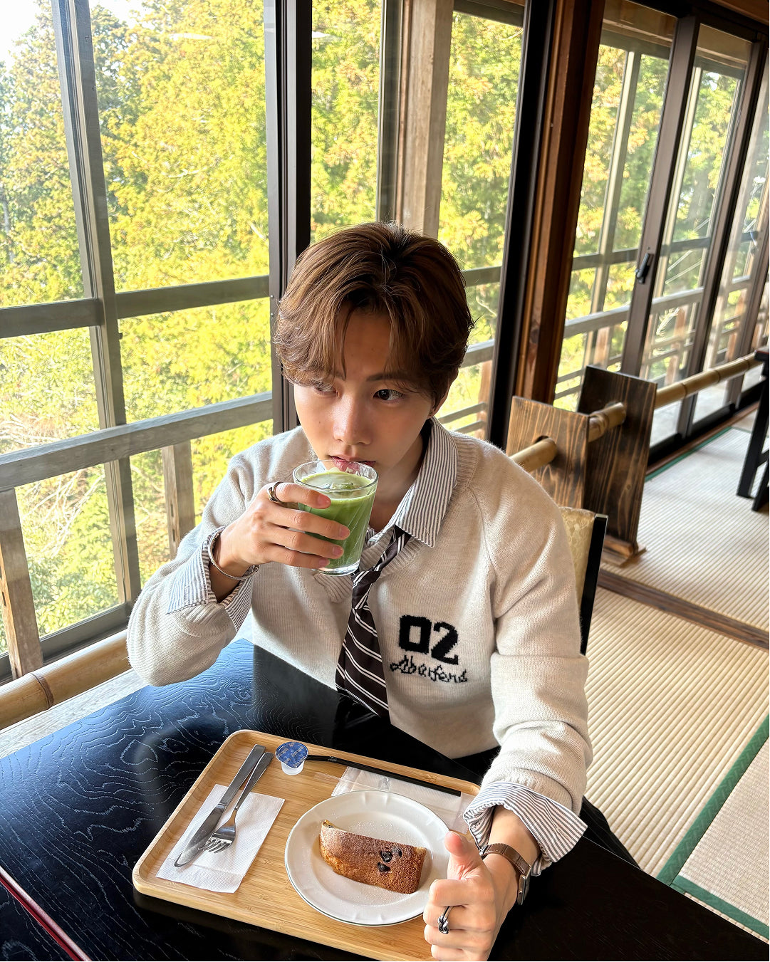 ナンバーロゴVネックセーター WG0353